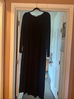 Gibson Latimer Black Long Sleeve Maxi Dress with Subtle Sparkle